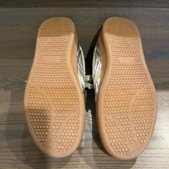 Cushionaire Astro Retro sneaker in silver metallic - Picture 7 of 12